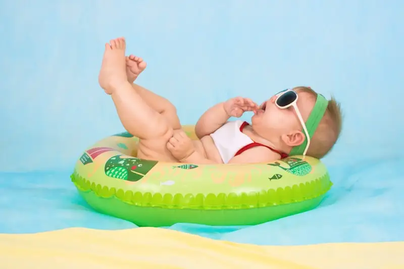 Rafraîchir Bébé en Été : Guide